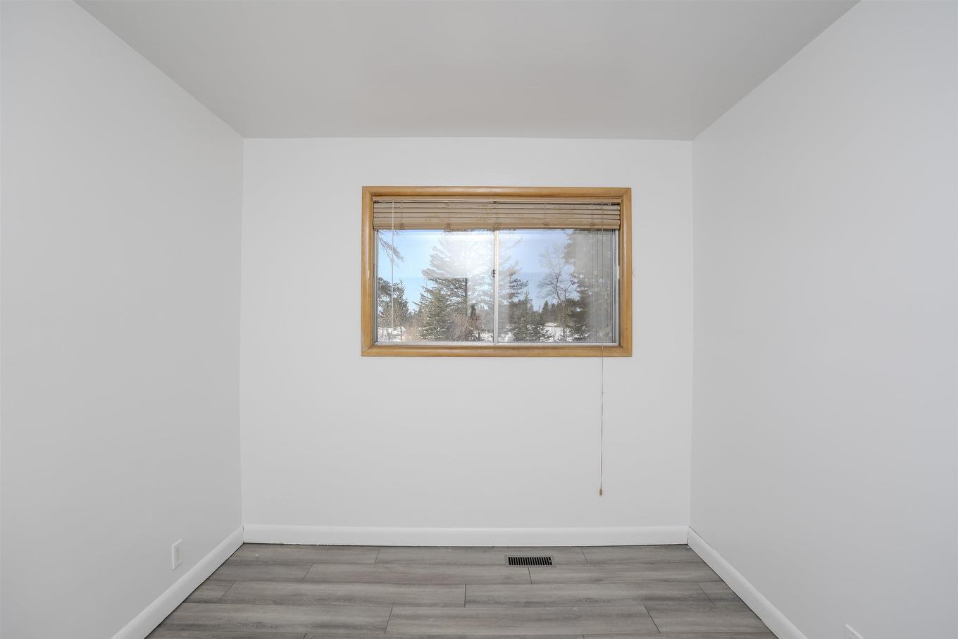 2995 Oliver Road, Thunder Bay, ON - Indoor Photo Showing Other Room