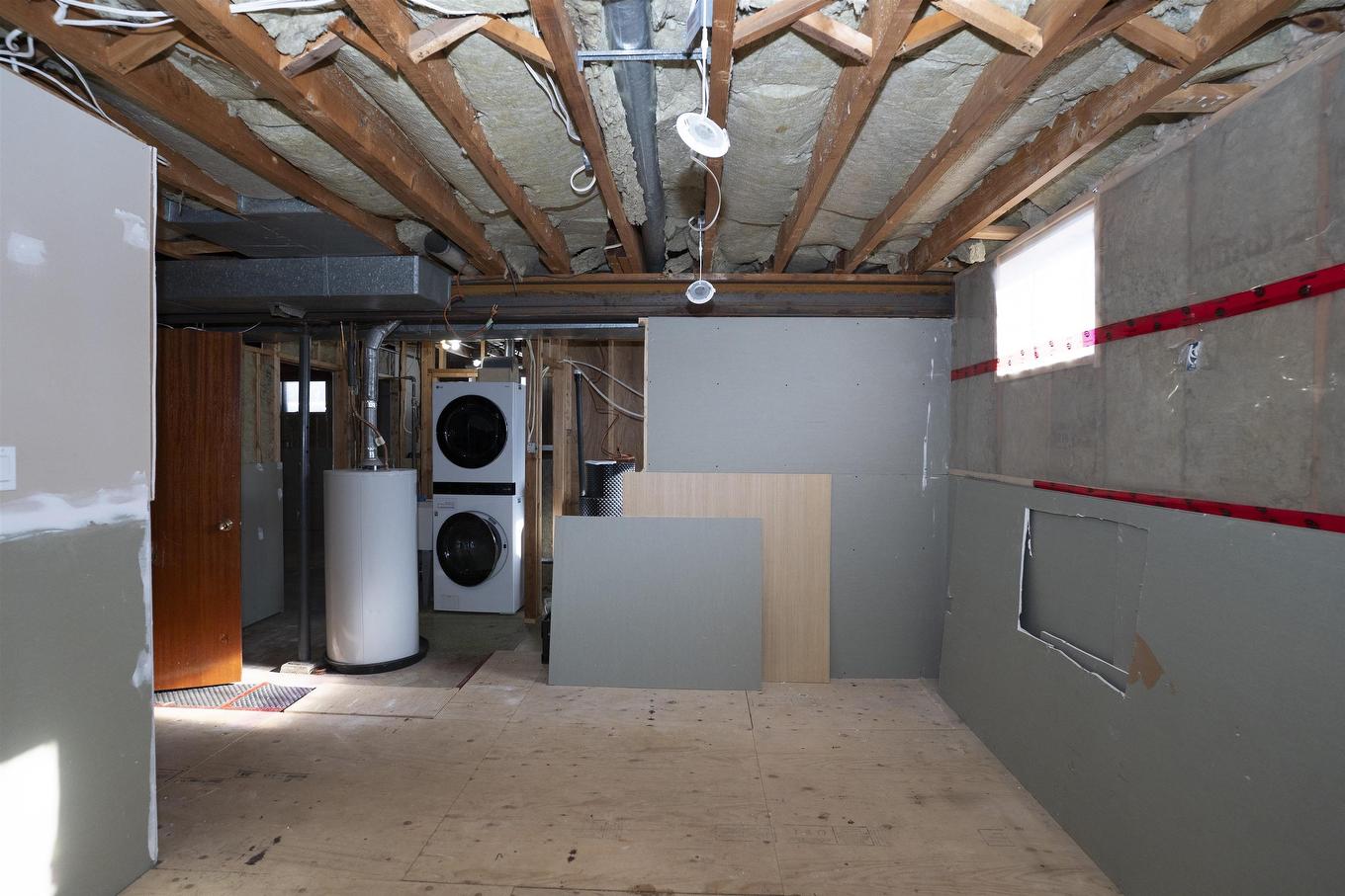 2995 Oliver Road, Thunder Bay, ON - Indoor Photo Showing Basement