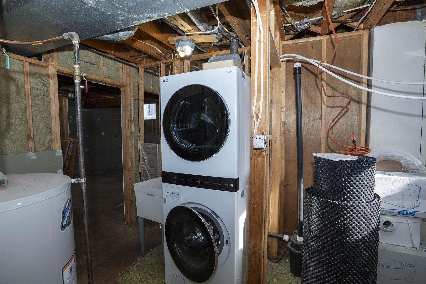 2995 Oliver Road, Thunder Bay, ON - Indoor Photo Showing Laundry Room
