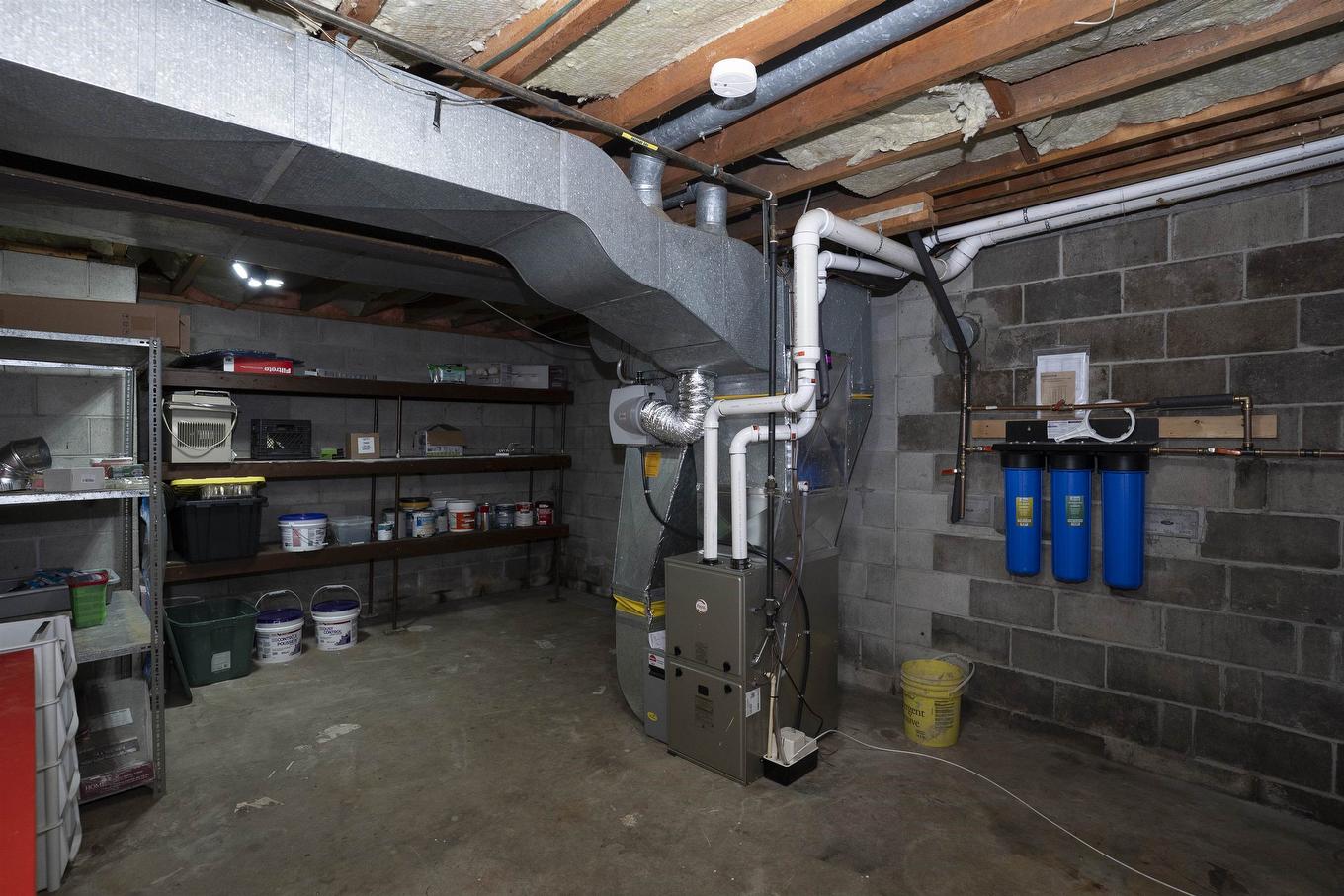 2995 Oliver Road, Thunder Bay, ON - Indoor Photo Showing Basement