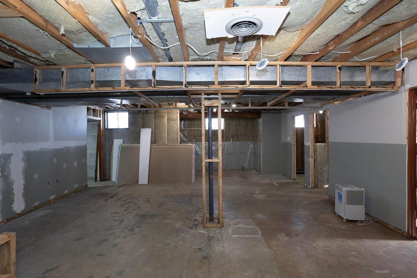 2995 Oliver Road, Thunder Bay, ON - Indoor Photo Showing Basement