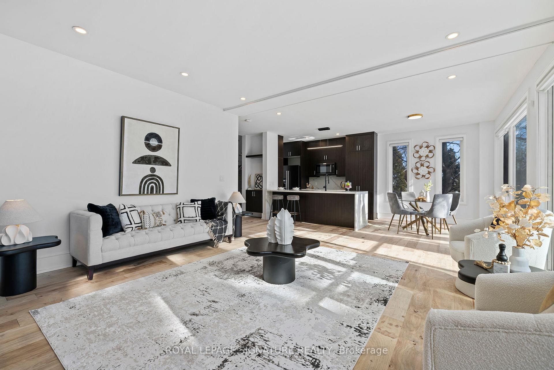 290 North Shore Boulevard E, Burlington, ON - Indoor Photo Showing Living Room