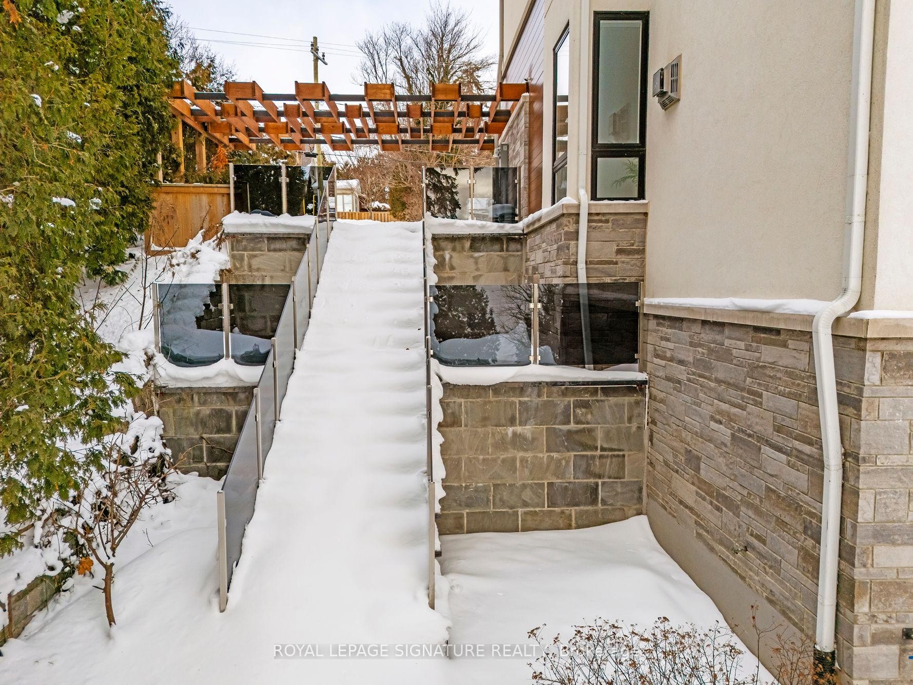 290 North Shore Boulevard E, Burlington, ON - Outdoor