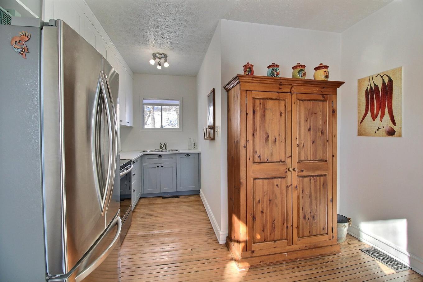 Kitchen - 3 Rue Vertu, Windsor, QC - Indoor Photo Showing Other Room