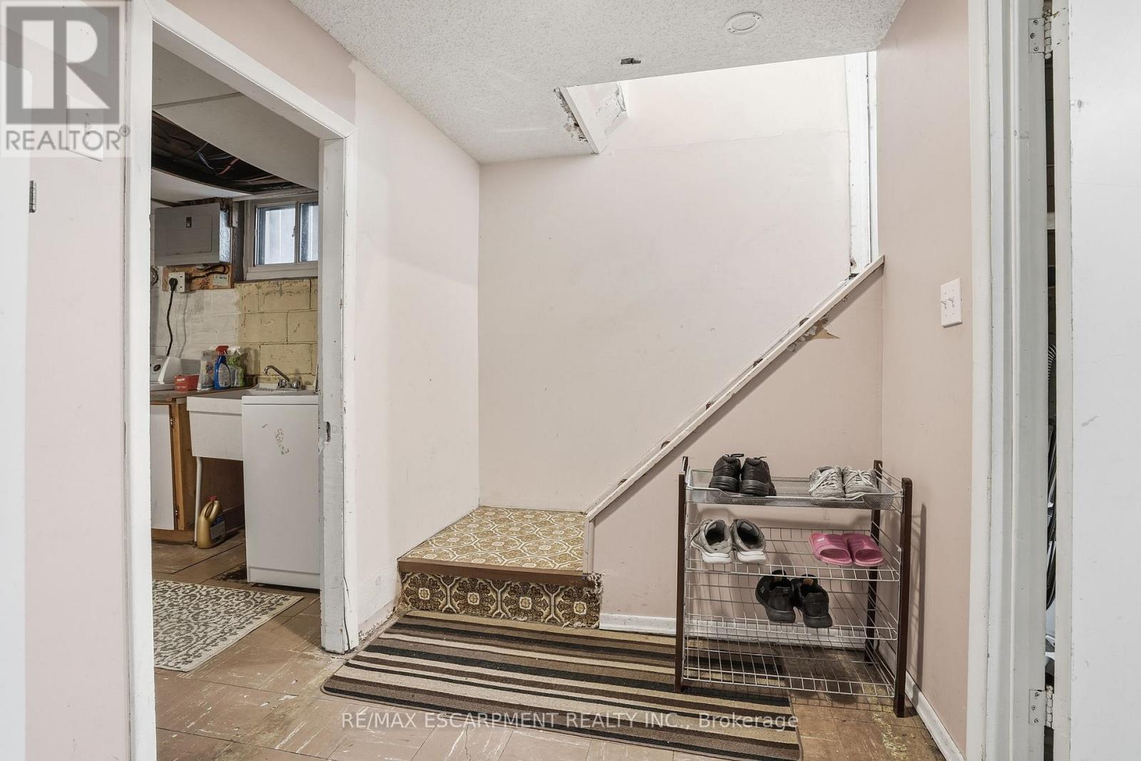 363 East 14Th Street, Hamilton, ON - Indoor Photo Showing Other Room