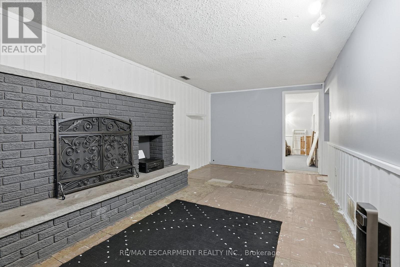 363 East 14Th Street, Hamilton, ON - Indoor With Fireplace
