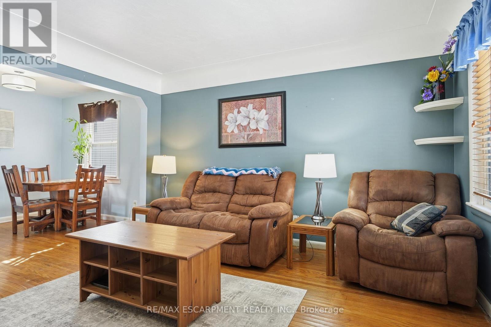 363 East 14Th Street, Hamilton, ON - Indoor Photo Showing Living Room