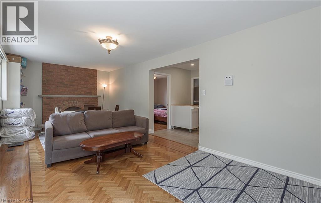 3 Pottery Crescent, Brampton, ON - Indoor Photo Showing Living Room