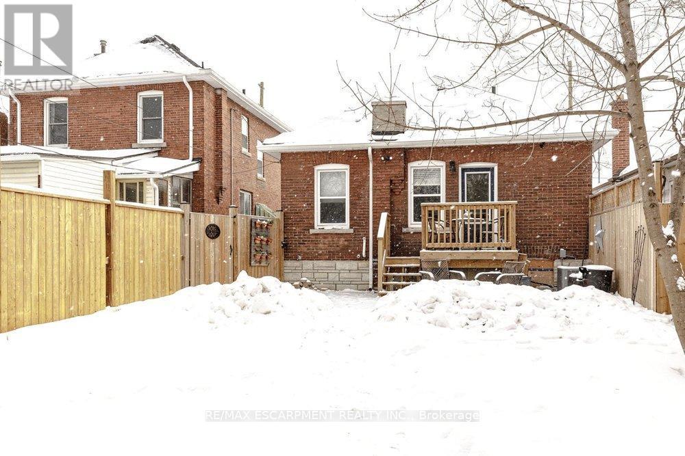 19 Huxley Avenue N, Hamilton, ON
