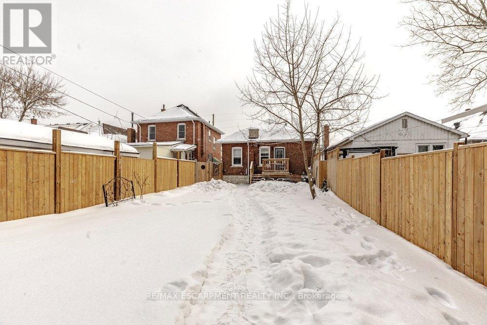 19 Huxley Avenue N, Hamilton, ON