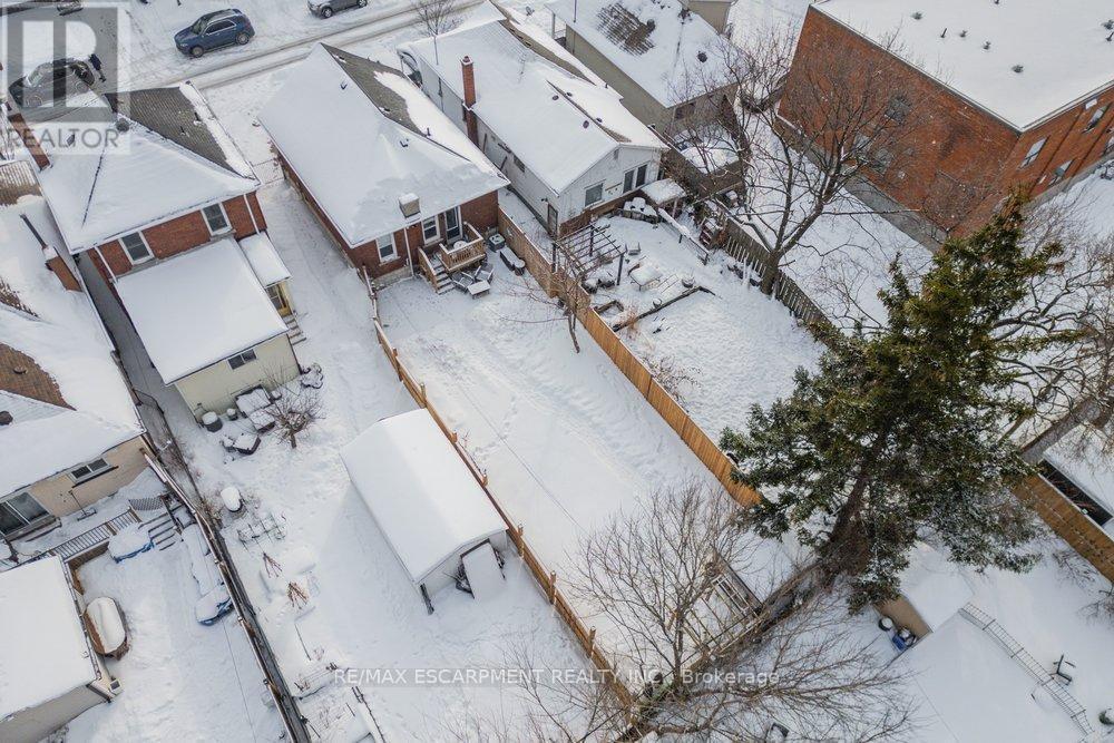 19 Huxley Avenue N, Hamilton, ON