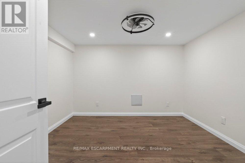 19 Huxley Avenue N, Hamilton, ON - Indoor Photo Showing Other Room