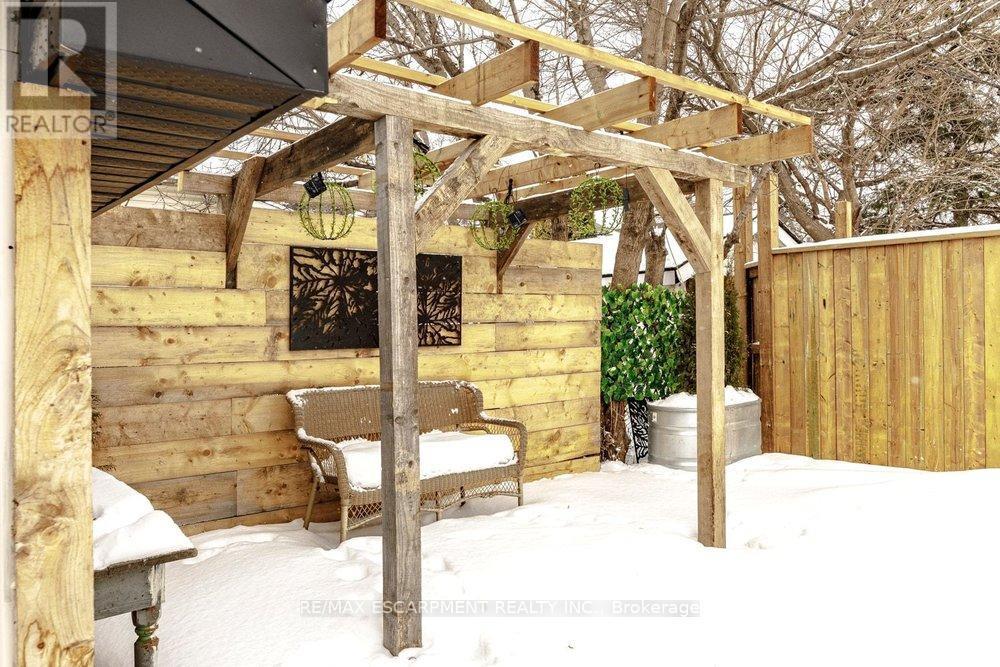 19 Huxley Avenue N, Hamilton, ON - Outdoor