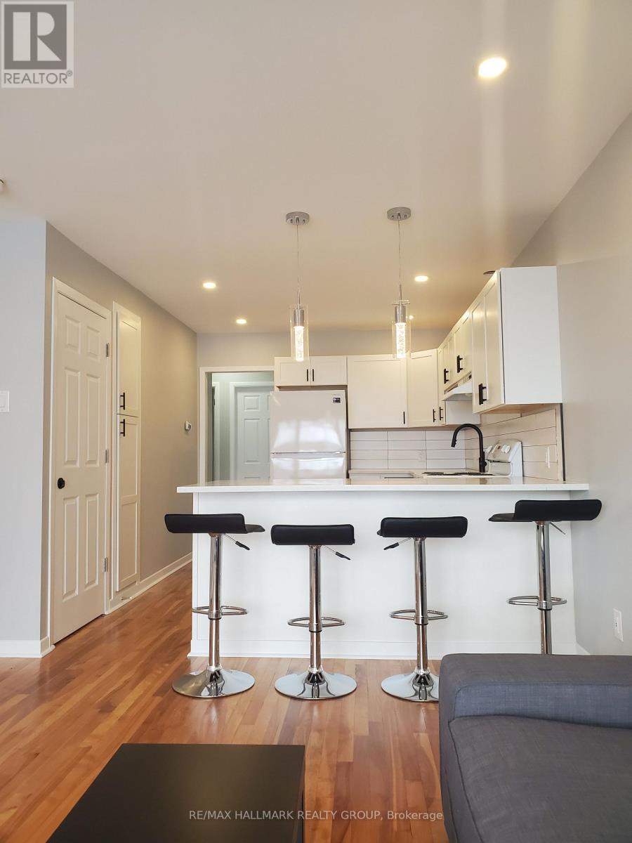 1329 Bloomsbury Crescent, Ottawa, ON - Indoor Photo Showing Kitchen