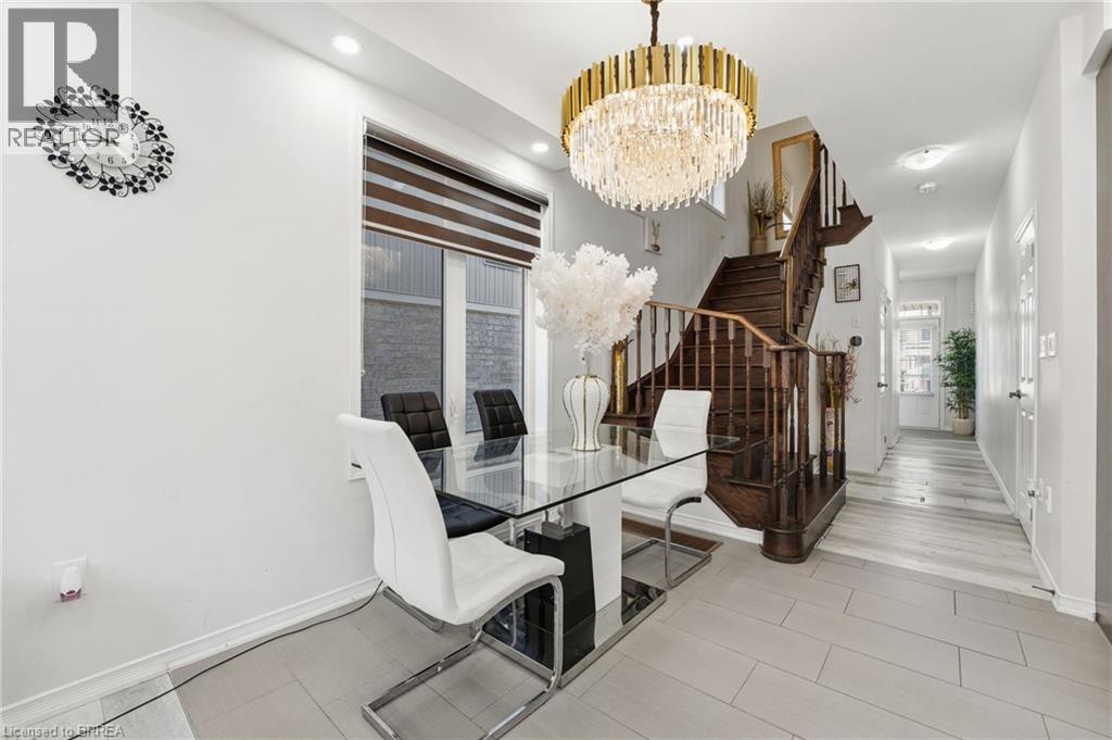 29 Arnold Marshall Boulevard, Caledonia, ON - Indoor Photo Showing Dining Room
