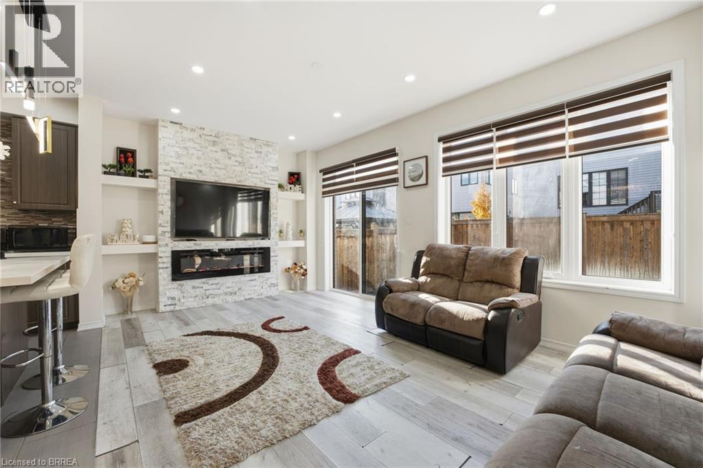 29 Arnold Marshall Boulevard, Caledonia, ON - Indoor Photo Showing Living Room