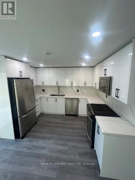 214 Burlington Street E, Hamilton, ON - Indoor Photo Showing Kitchen