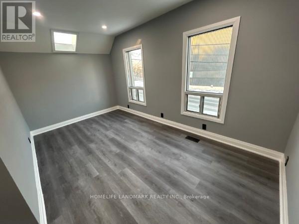 214 Burlington Street E, Hamilton, ON - Indoor Photo Showing Other Room