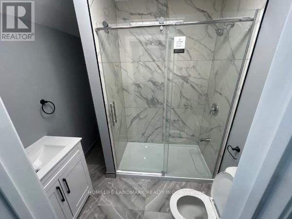 214 Burlington Street E, Hamilton, ON - Indoor Photo Showing Bathroom