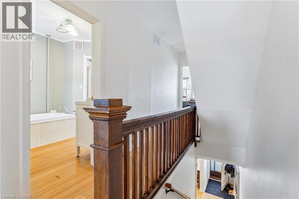 296 Charlton Avenue W, Hamilton, ON - Indoor Photo Showing Other Room