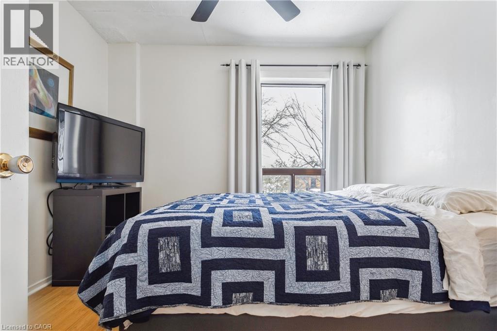 296 Charlton Avenue W, Hamilton, ON - Indoor Photo Showing Bedroom