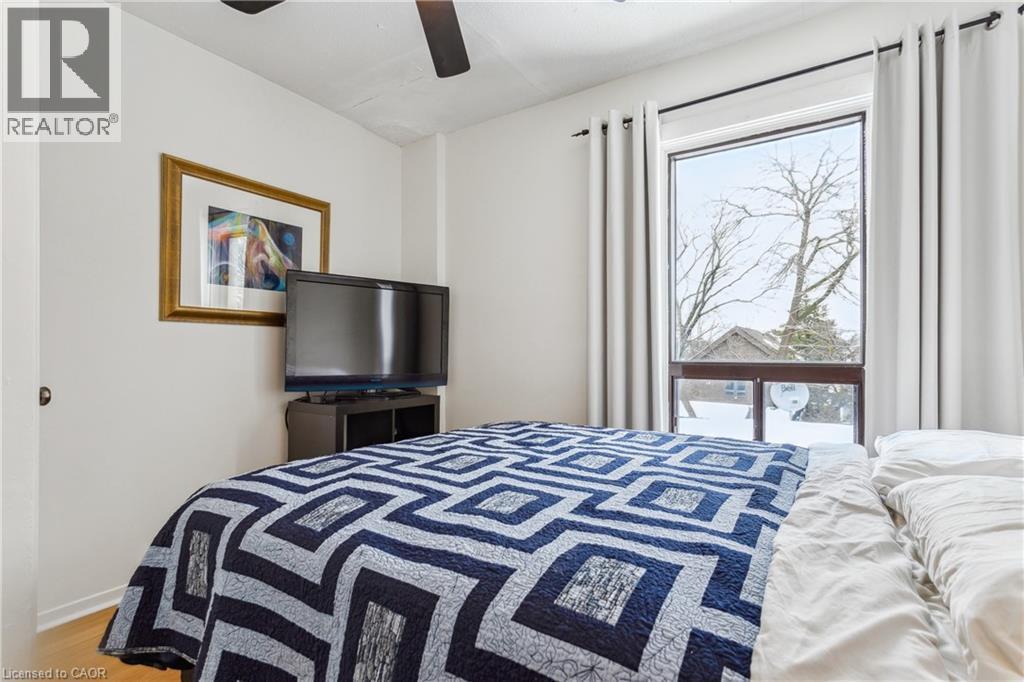 296 Charlton Avenue W, Hamilton, ON - Indoor Photo Showing Bedroom