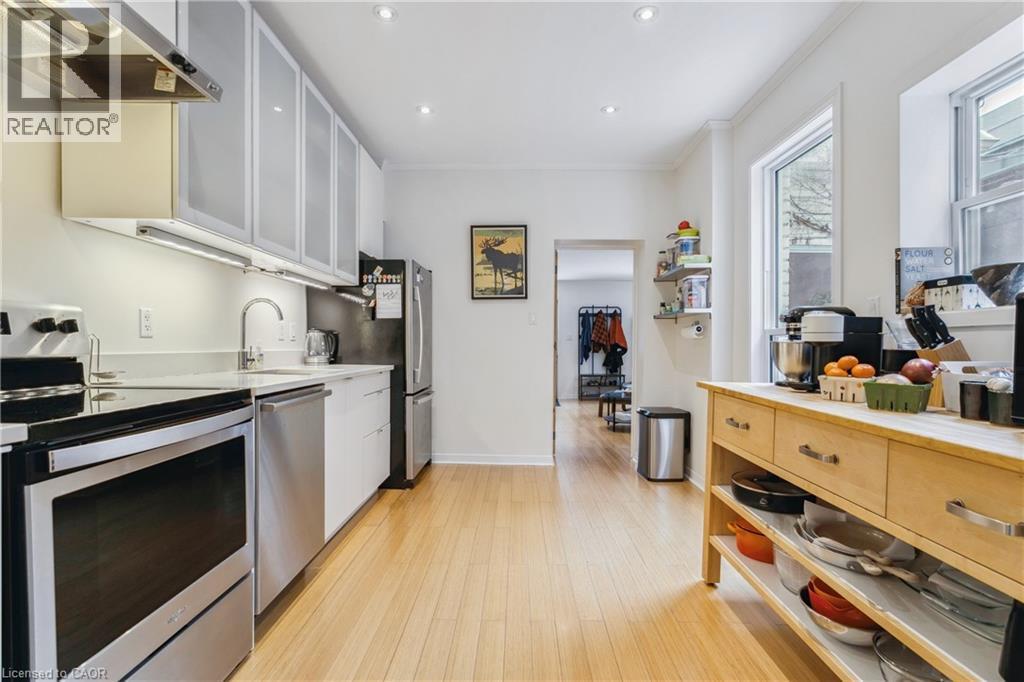 296 Charlton Avenue W, Hamilton, ON - Indoor Photo Showing Kitchen