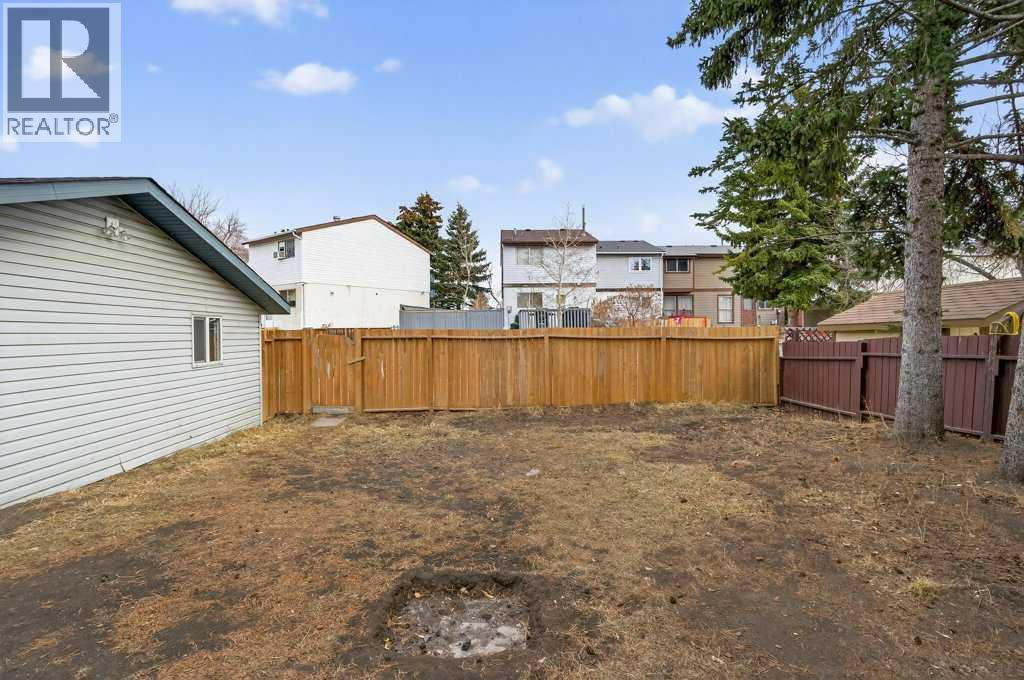 4 Abergale Way Ne, Calgary, AB - Outdoor