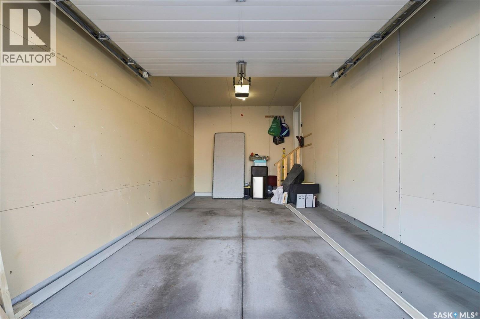 7 365 Dawson Crescent, Saskatoon, SK - Indoor Photo Showing Garage