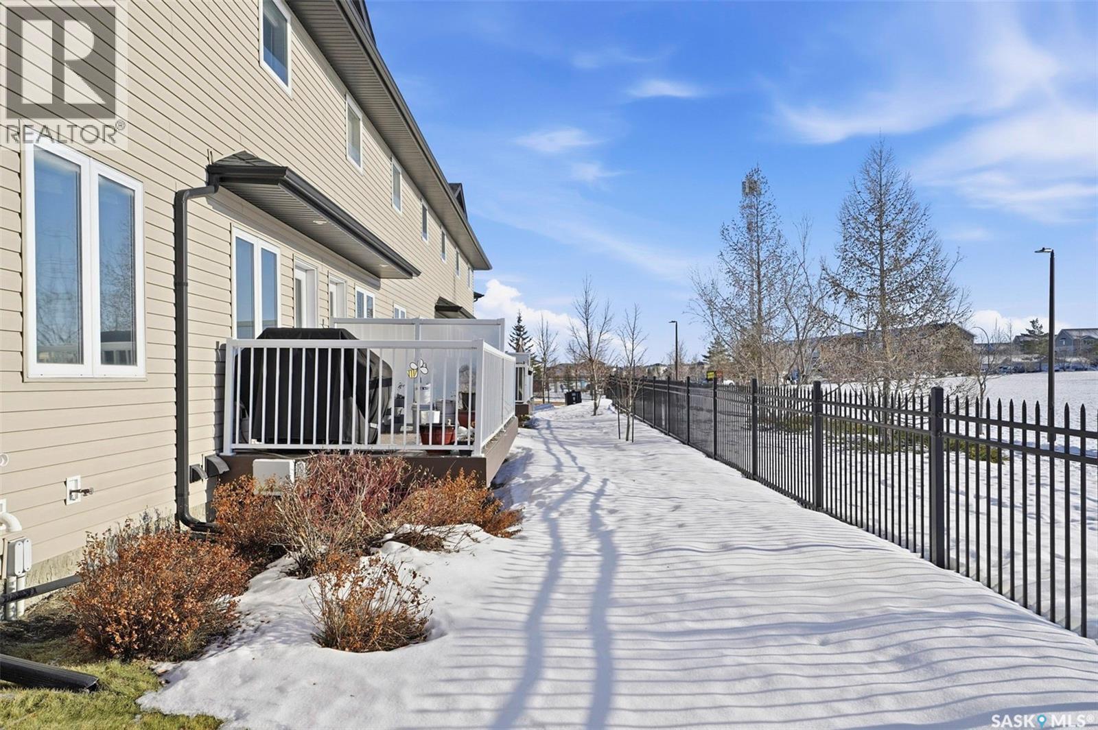 7 365 Dawson Crescent, Saskatoon, SK - Outdoor With Deck Patio Veranda