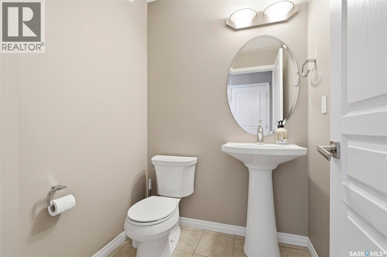 7 365 Dawson Crescent, Saskatoon, SK - Indoor Photo Showing Bathroom