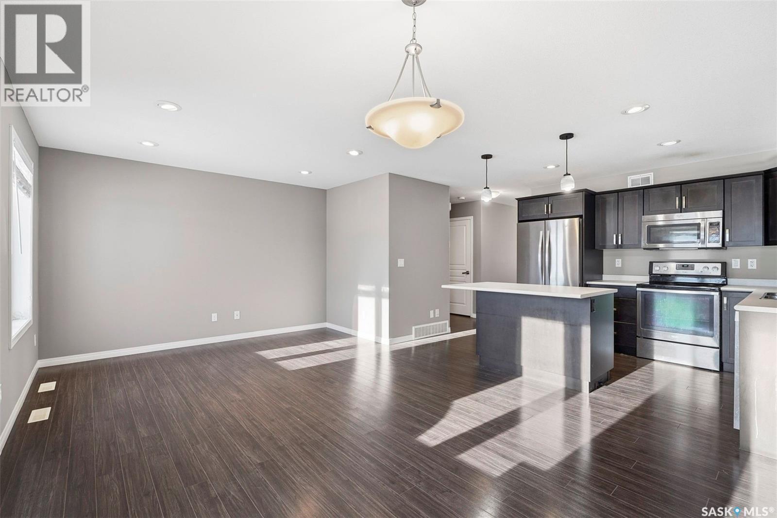 7 365 Dawson Crescent, Saskatoon, SK - Indoor Photo Showing Kitchen With Upgraded Kitchen