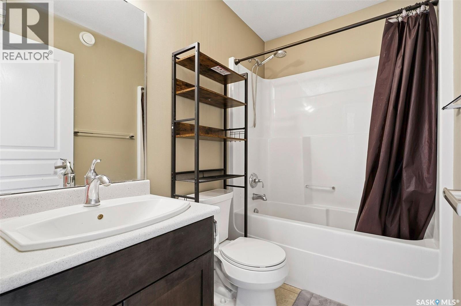 7 365 Dawson Crescent, Saskatoon, SK - Indoor Photo Showing Bathroom