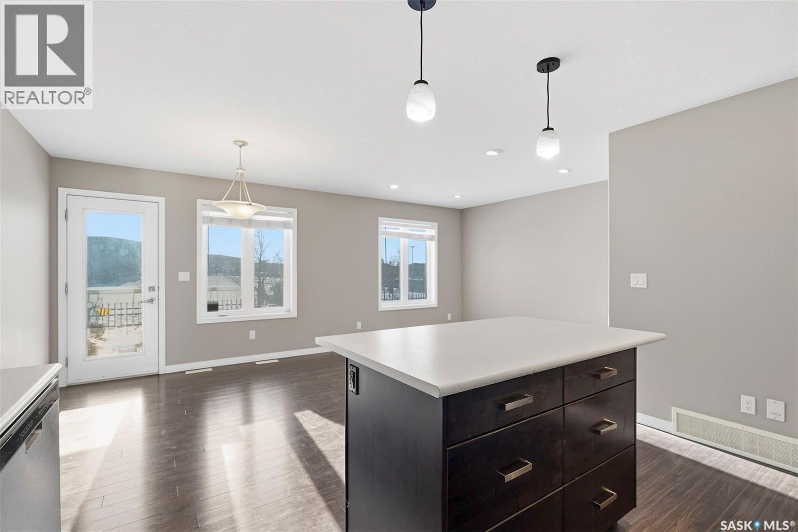 7 365 Dawson Crescent, Saskatoon, SK - Indoor