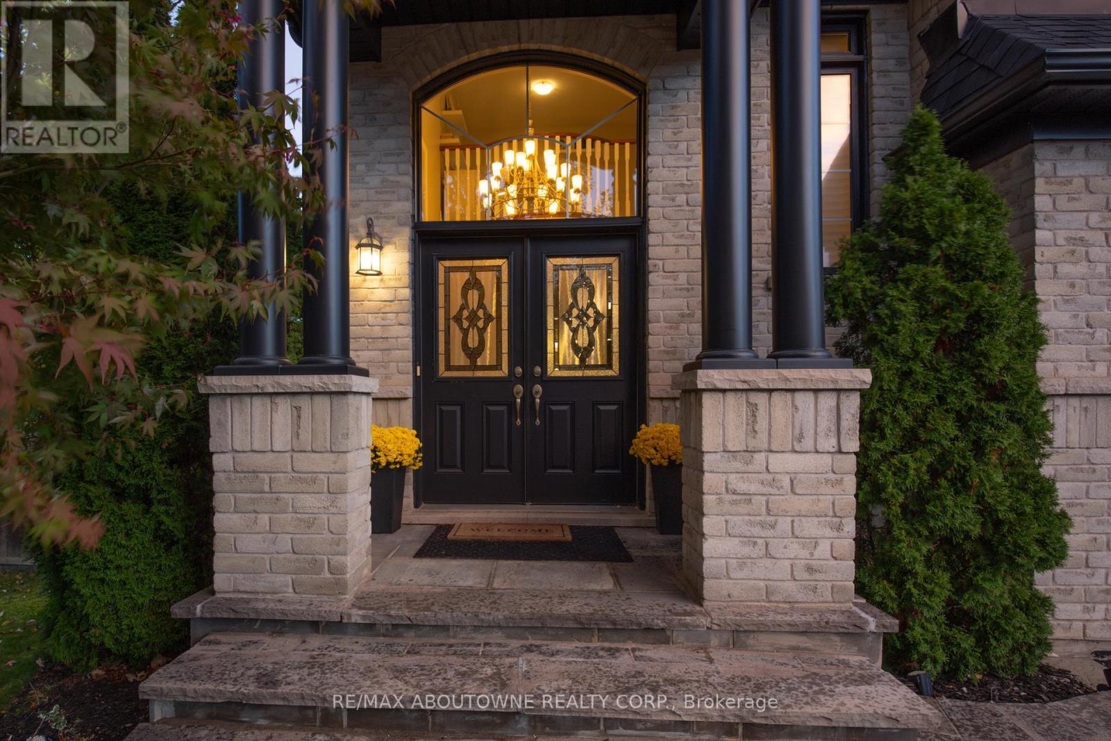 3262 Skipton Lane, Oakville, ON - Outdoor