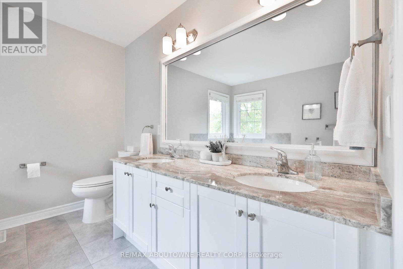 3262 Skipton Lane, Oakville, ON - Indoor Photo Showing Bathroom
