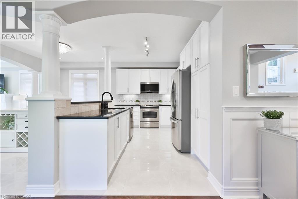 3262 Skipton Lane, Oakville, ON - Indoor Photo Showing Kitchen