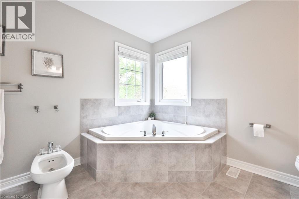 3262 Skipton Lane, Oakville, ON - Indoor Photo Showing Bathroom