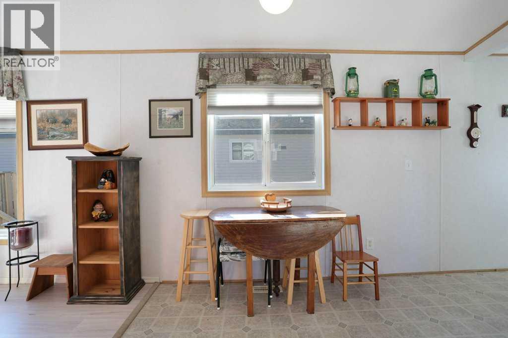 4 Meadowplace Green E, Brooks, AB