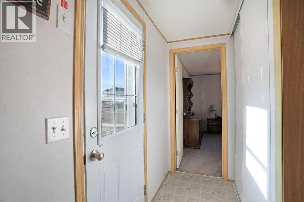 4 Meadowplace Green E, Brooks, AB