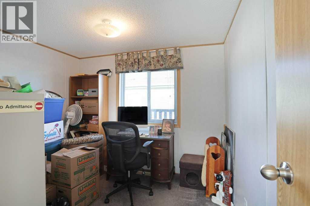 4 Meadowplace Green E, Brooks, AB