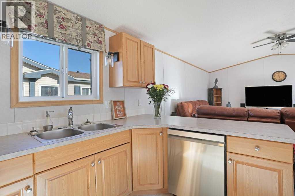 4 Meadowplace Green E, Brooks, AB