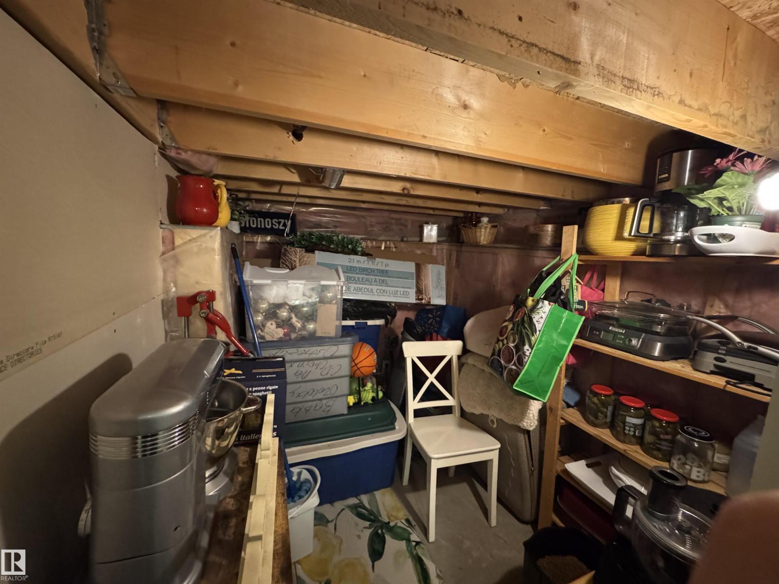 #208 178 Bridgeport Bv, Leduc, AB - Indoor Photo Showing Other Room