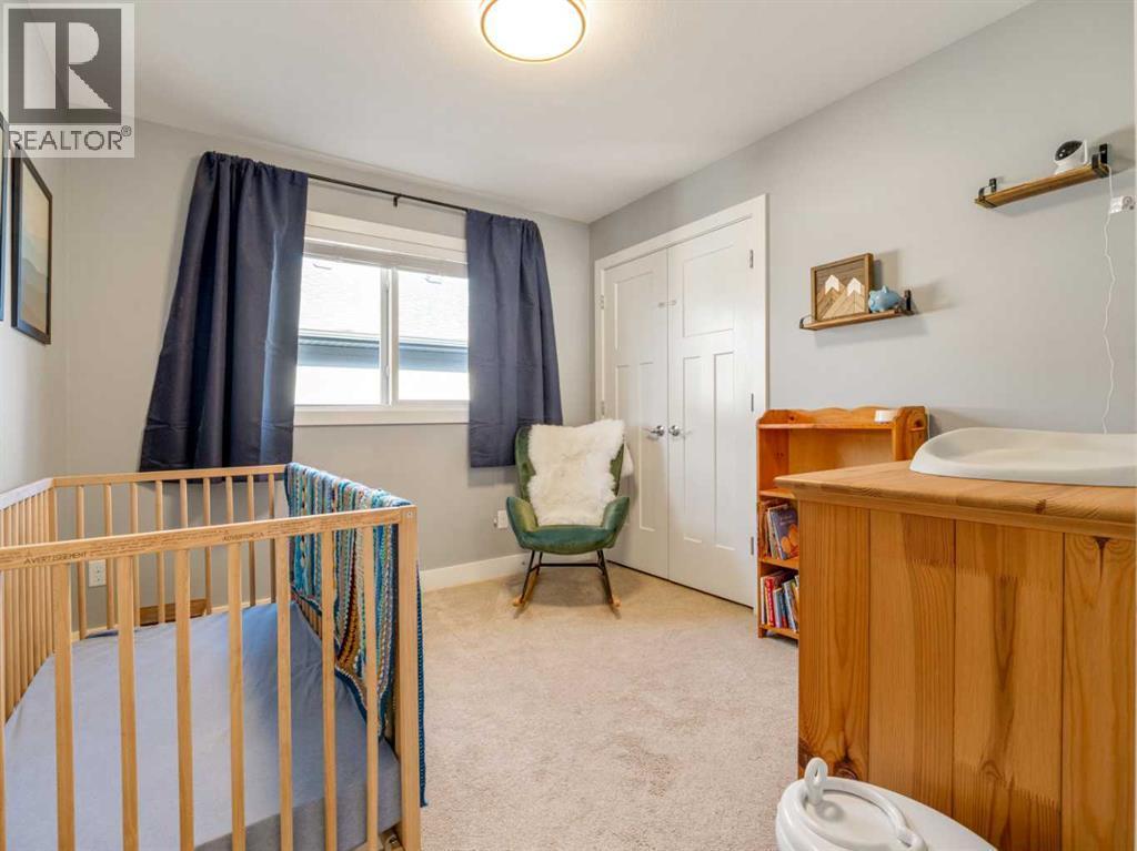 166 Crocus Terrace W, Lethbridge, AB - Indoor Photo Showing Bedroom