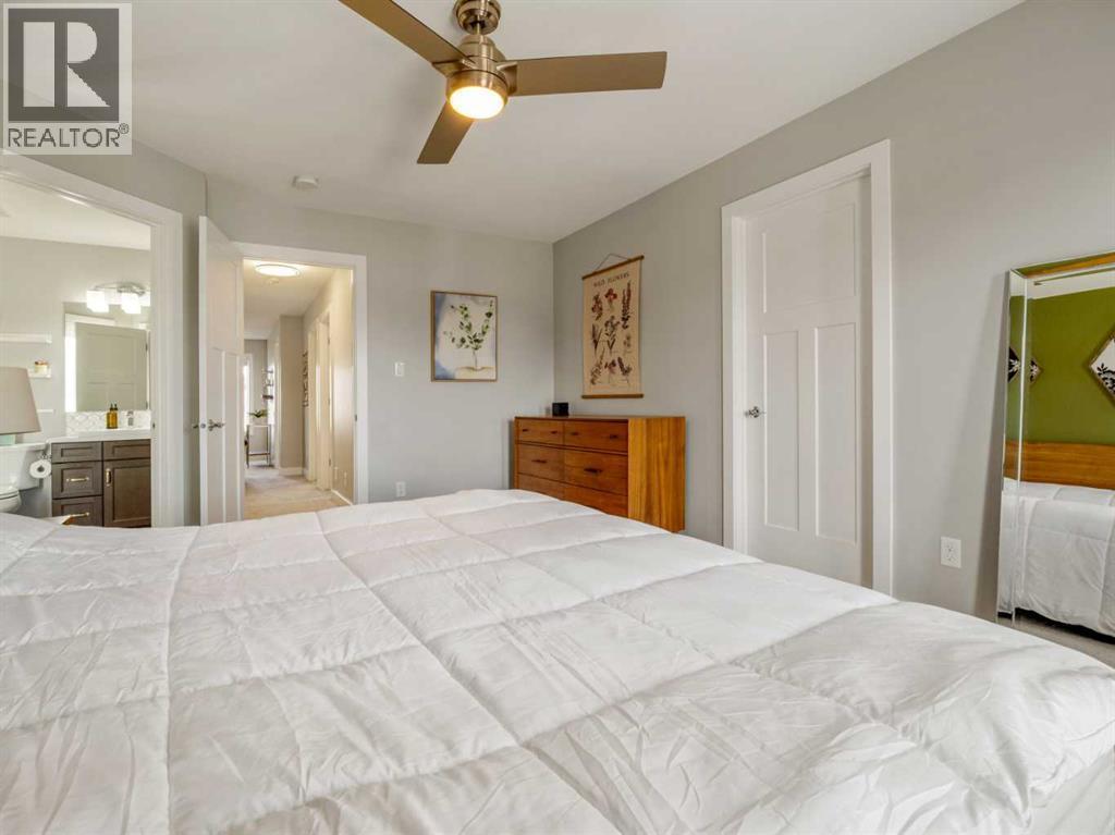 166 Crocus Terrace W, Lethbridge, AB - Indoor Photo Showing Bedroom