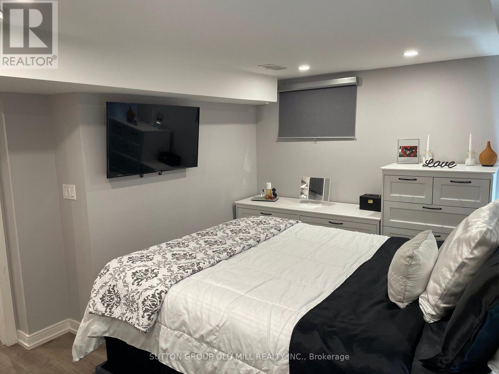 Lower - 79 Barrhead Crescent, Toronto, ON - Indoor Photo Showing Bedroom