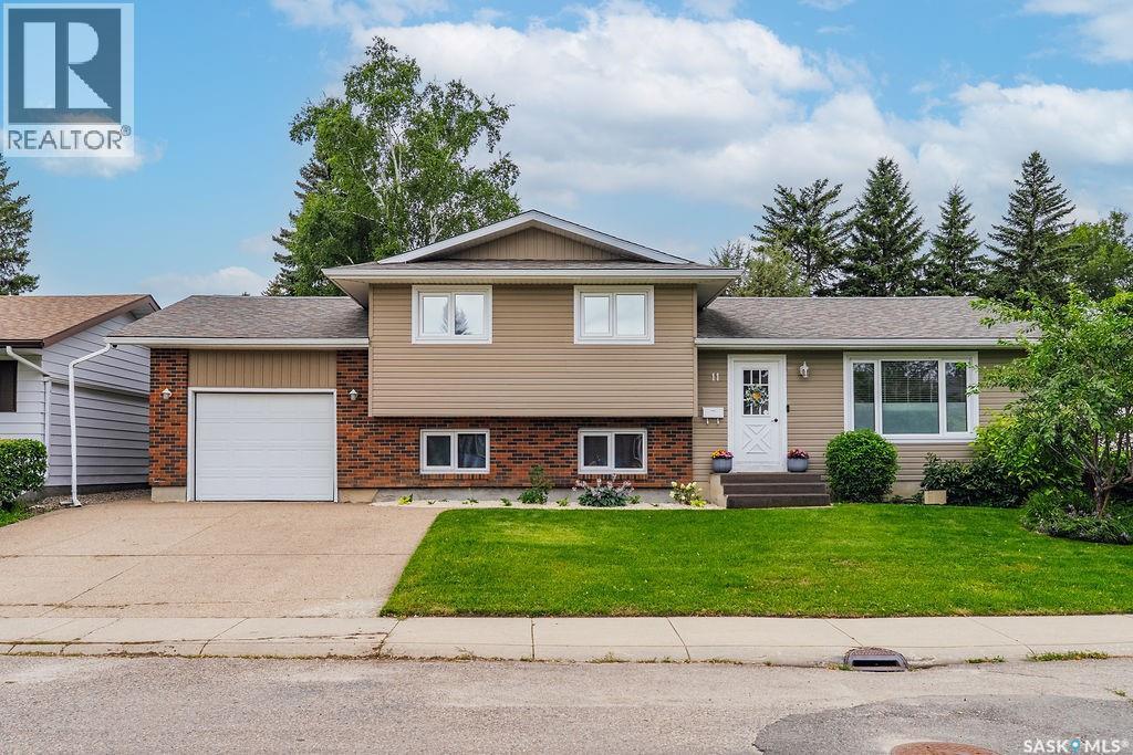 11 Schwager Crescent, Saskatoon, SK - Outdoor With Facade