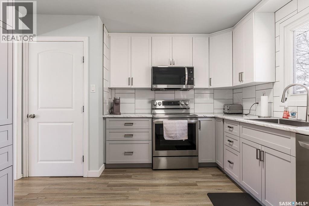 11 Schwager Crescent, Saskatoon, SK - Indoor Photo Showing Kitchen