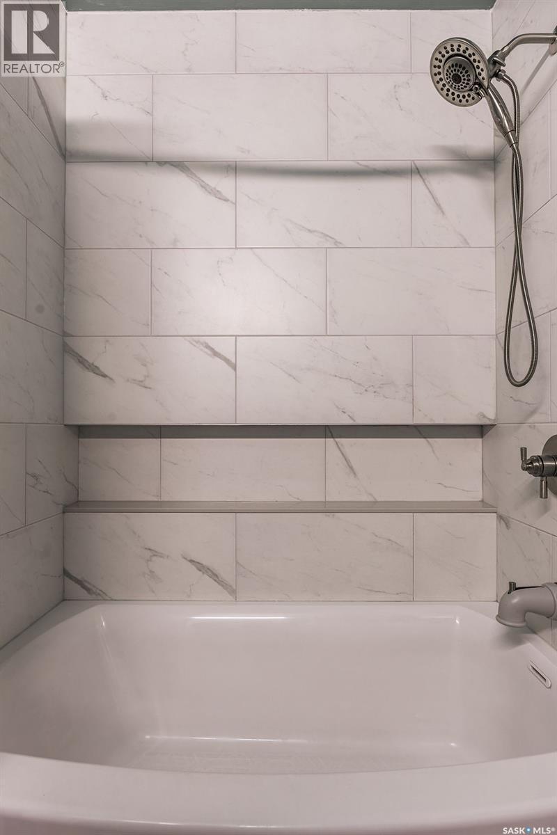 11 Schwager Crescent, Saskatoon, SK - Indoor Photo Showing Bathroom