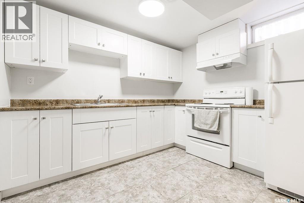 11 Schwager Crescent, Saskatoon, SK - Indoor Photo Showing Kitchen